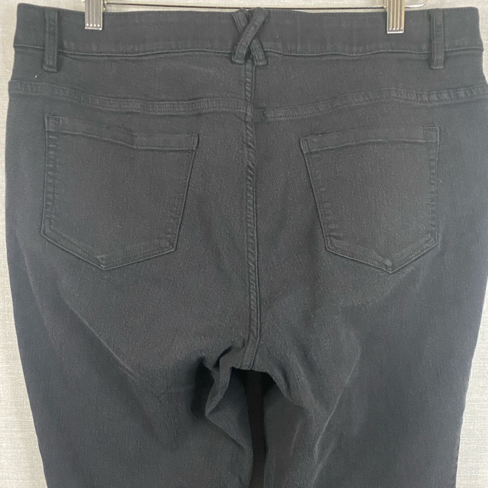 Women’s Christopher and Banks Signature
Slimming Mid Rise Jeans in Black Size 14 - Picture 6 of 7